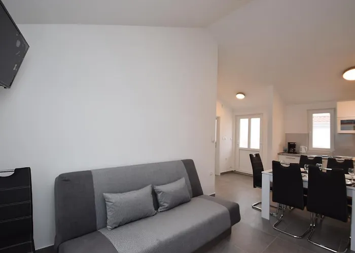 Apartments Noa Nin Zdrijac