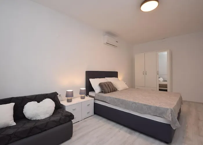 Apartments Noa Nin Zdrijac